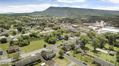 309 Stonewall St, Strasburg, VA 22657 - photo 3