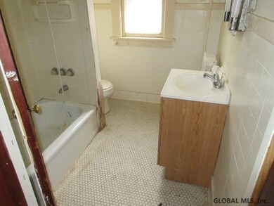 68 Wylie St, Schenectady, NY 12307 - photo 5