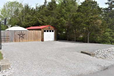 Huge Driveway; added space for visitor parking!