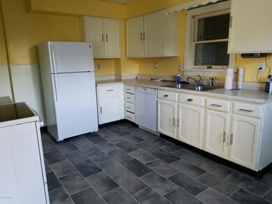 15 Fetherman St, Stroudsburg, PA 18360 - photo 6