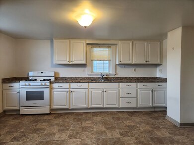 511 Linden St, Vandergrift, PA 15690 - photo 4