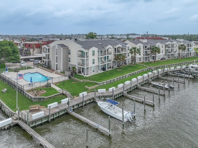 114 Yacht Club Ln unit 114, Seabrook, TX 77586 - photo 5