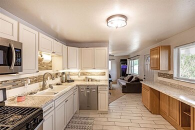 806 Madison Ave, Alamogordo, NM 88310 - photo 5