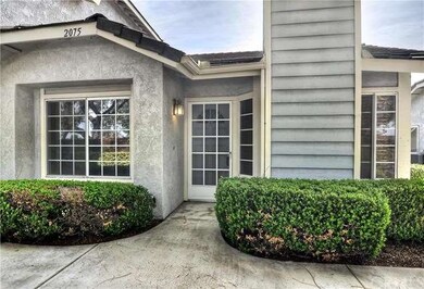 Cute private entry on this single story cottage li