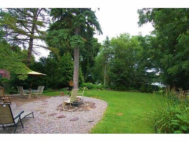 Yard/Garden. Peaceful and tranquil yard.