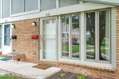 03-933-Trafalger-WindowStill-Real-Estate