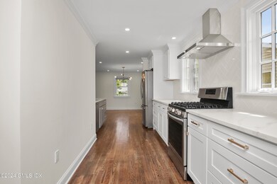 25 Spezzano Dr, Riverside, CT 06878 - photo 4