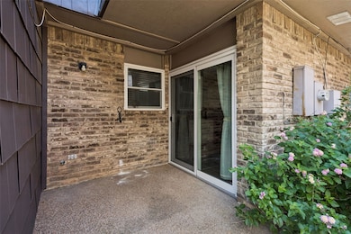 207 E Harwood Rd unit 14, Euless, TX 76039 - photo 2