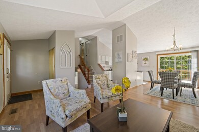 16136 Olmstead Ln, Woodbridge, VA 22191 - photo 6