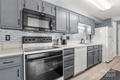 1634 Arlyn Cir unit J, Charlotte, NC 28213 - photo 4