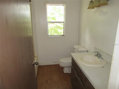 Main Bathroom - 1st Floor