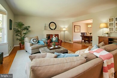 6411 Crosswoods Dr, Falls Church, VA 22044 - photo 4