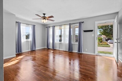 821 Cheyenne Rd NW, Cedar Rapids, IA 52405 - photo 3