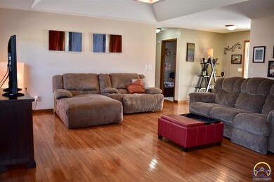 3316 SW 46th St, Topeka, KS 66610 - photo 6