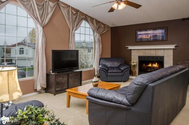 [photo 2403486] Living Room