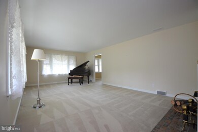 210 N Ott St, Allentown, PA 18104 - photo 2