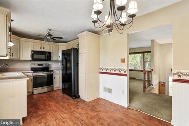 1657 W Strohm Dr, Chambersburg, PA 17202 - photo 7