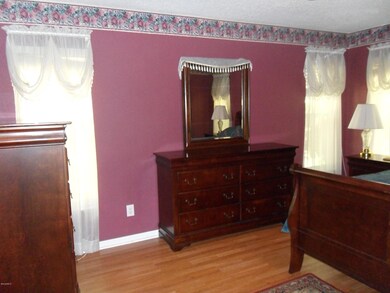 Master Bedroom (2)