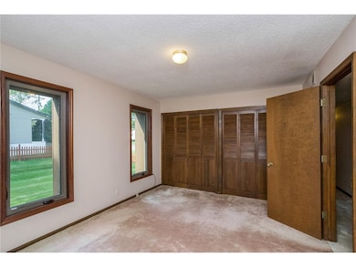 243 Lamplite Ln SE, Cedar Rapids, IA 52403 - photo 5