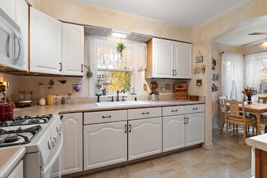 unlisted-address, Chicago, IL 60646 - photo 6