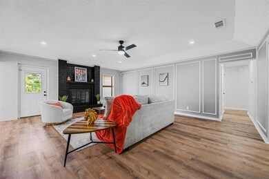 7628 Hunt Dr, North Richland Hills, TX 76182 - photo 4