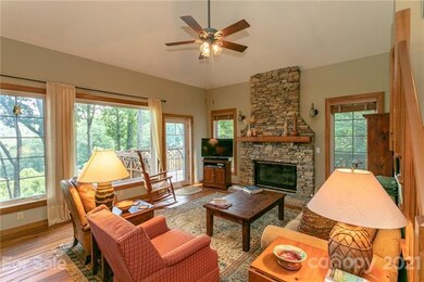 320 Creekside Way unit A302, Burnsville, NC 28714 - photo 5