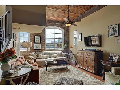 Photo. LIVING ROOM