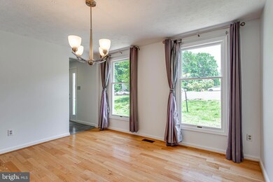 16146 Darwin Ct, Woodbridge, VA 22191 - photo 5