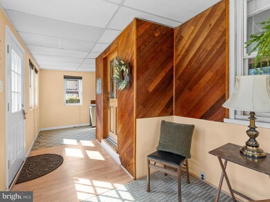 637 Andrews Ave, Darby, PA 19023 - photo 5