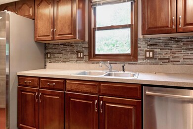 955 Pinewood-mls-17