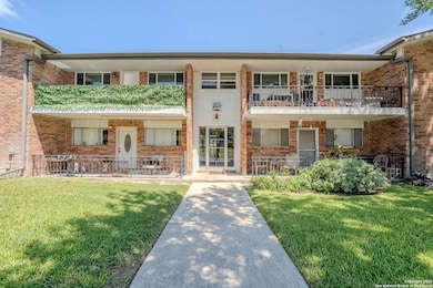 201 W Silver Sands Dr unit 4, San Antonio, TX 78216 - photo 2