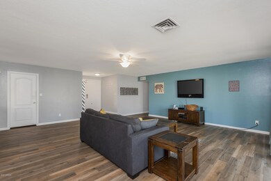 3317 n carriage lane-8