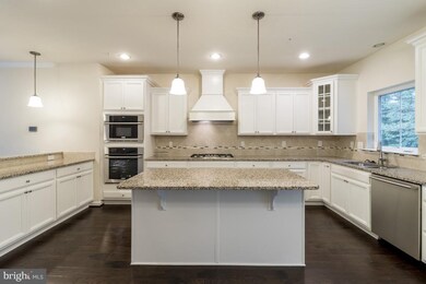 554 Bluffton Dr, Glen Burnie, MD 21060 - photo 3