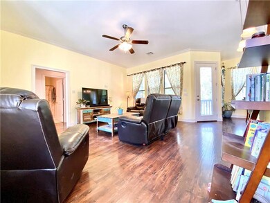 Large Living w/ Plenty Natural Light
