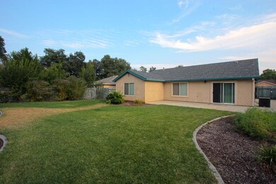 1084 Monterra Ln, Redding, CA 96002 - photo 4