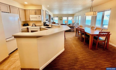 939 U S 101 unit 318), Depoe Bay, OR 97341 - photo 2