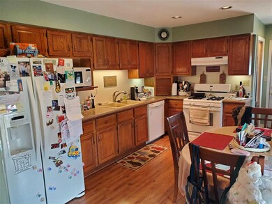5610 Ohio St SW, Cedar Rapids, IA 52404 - photo 2