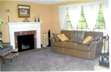 10 Snap Weed Ln, Acushnet, MA 02743 - photo 4