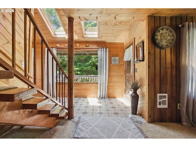 Living Room/Entrance