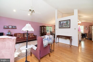 198 Greenbriar Cir, Cross Junction, VA 22625 - photo 5