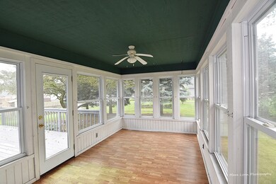 1110 Emerald Dr, Aurora, IL 60506 - photo 3