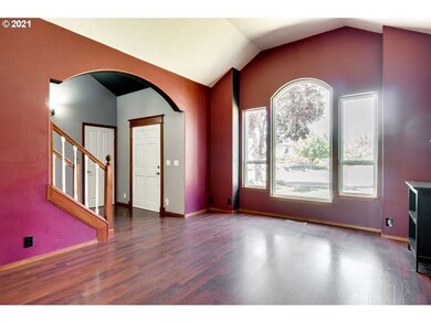 Living Room/Entrance