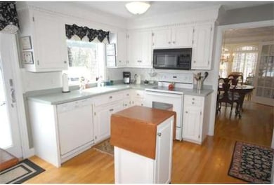 192 Stonecleave Rd, North Andover, MA 01845 - photo 2