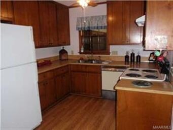 Refrigerator conveys w/ property