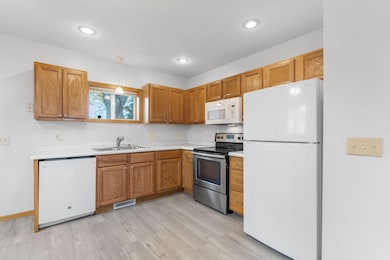 19-web-or-mls-463 Topping St-19.jpg