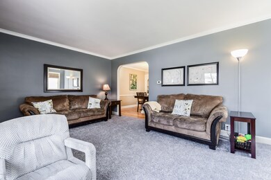 006-Living_Room-5618615-large