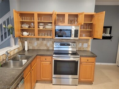 993 Hampton Cir unit 122, Naples, FL 34105 - photo 3