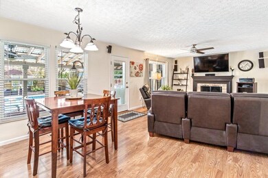 606 Shadewood Court-7.jpg-SMALL