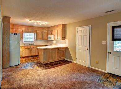 Kitchen & Dining