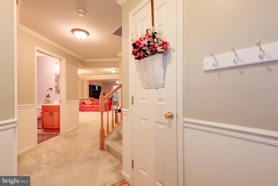 2554 Banshire Dr, Herndon, VA 20171 - photo 3